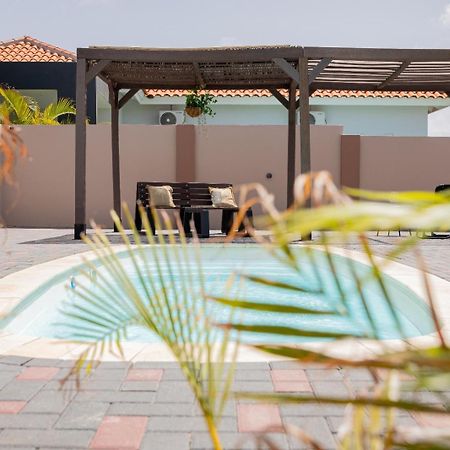 Av Curacao - Centrally Located Spacious Apartment Willemstad Buitenkant foto